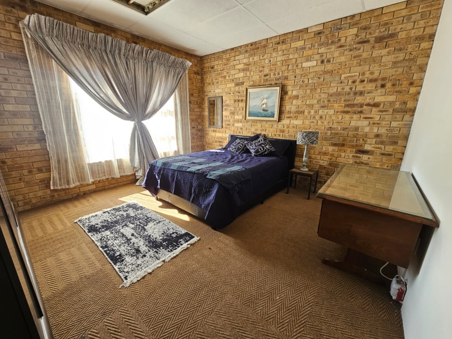 4 Bedroom Property for Sale in Jim Fouchepark Free State